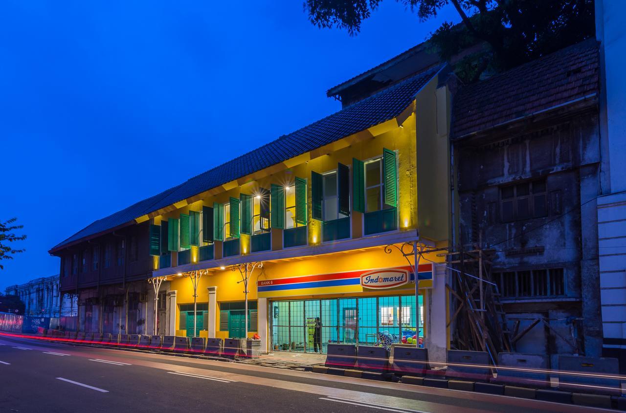 Wonderloft Hostel Jakarta Exterior photo